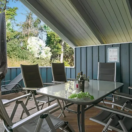 Дом отдыха Beach Front Home In Middelfart With Sauna