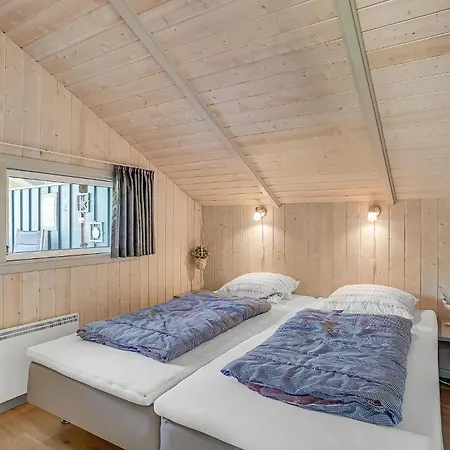 Дом отдыха Beach Front Home In Middelfart With Sauna *
