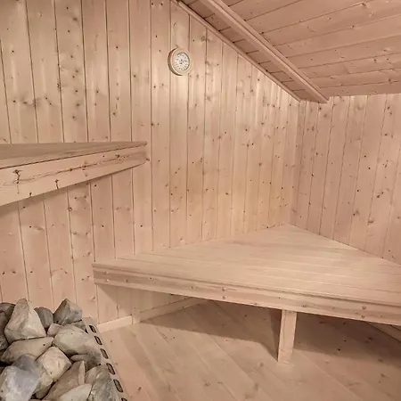 Beach Front Home In Middelfart With Sauna Дом отдыха Миддельфарт