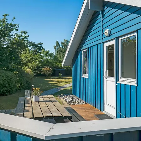 Дом отдыха Beach Front Home In Middelfart With Sauna