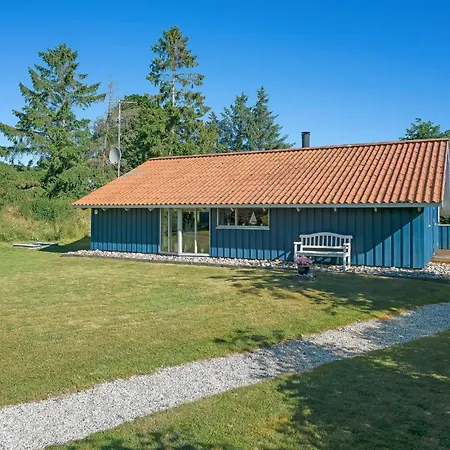 Дом отдыха Beach Front Home In Middelfart With Sauna *